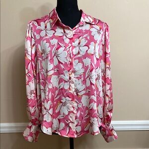 Q2 Floral Pink Button-Up Blouse Medium NWOT